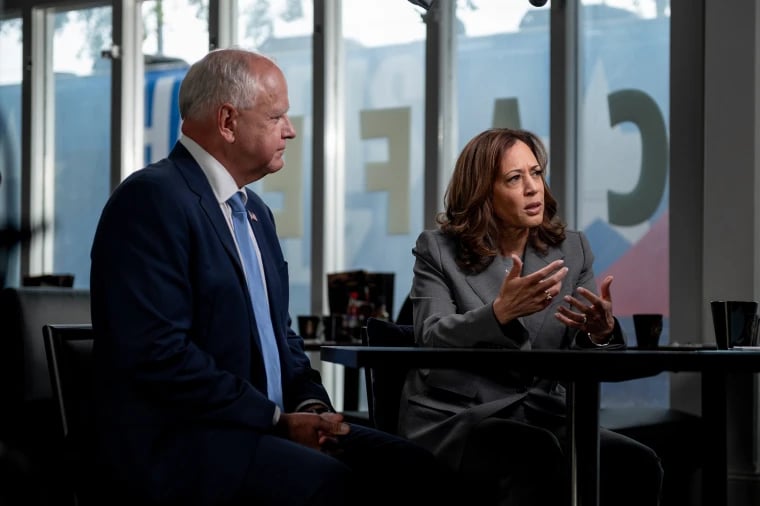 Kamala Harris e Tim Walz durante l’intervista a Cnn