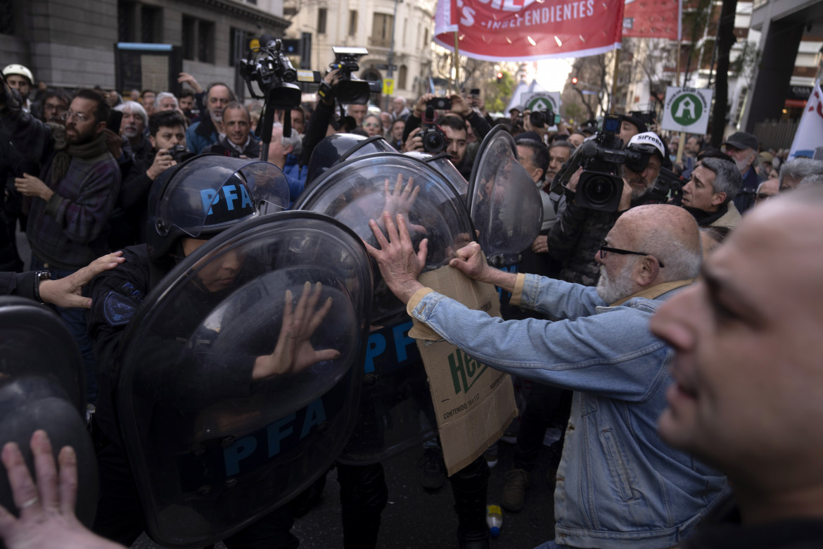 Argentina, cariche della polizia contro i pensionati - AP Photo-Victor R. Caivano