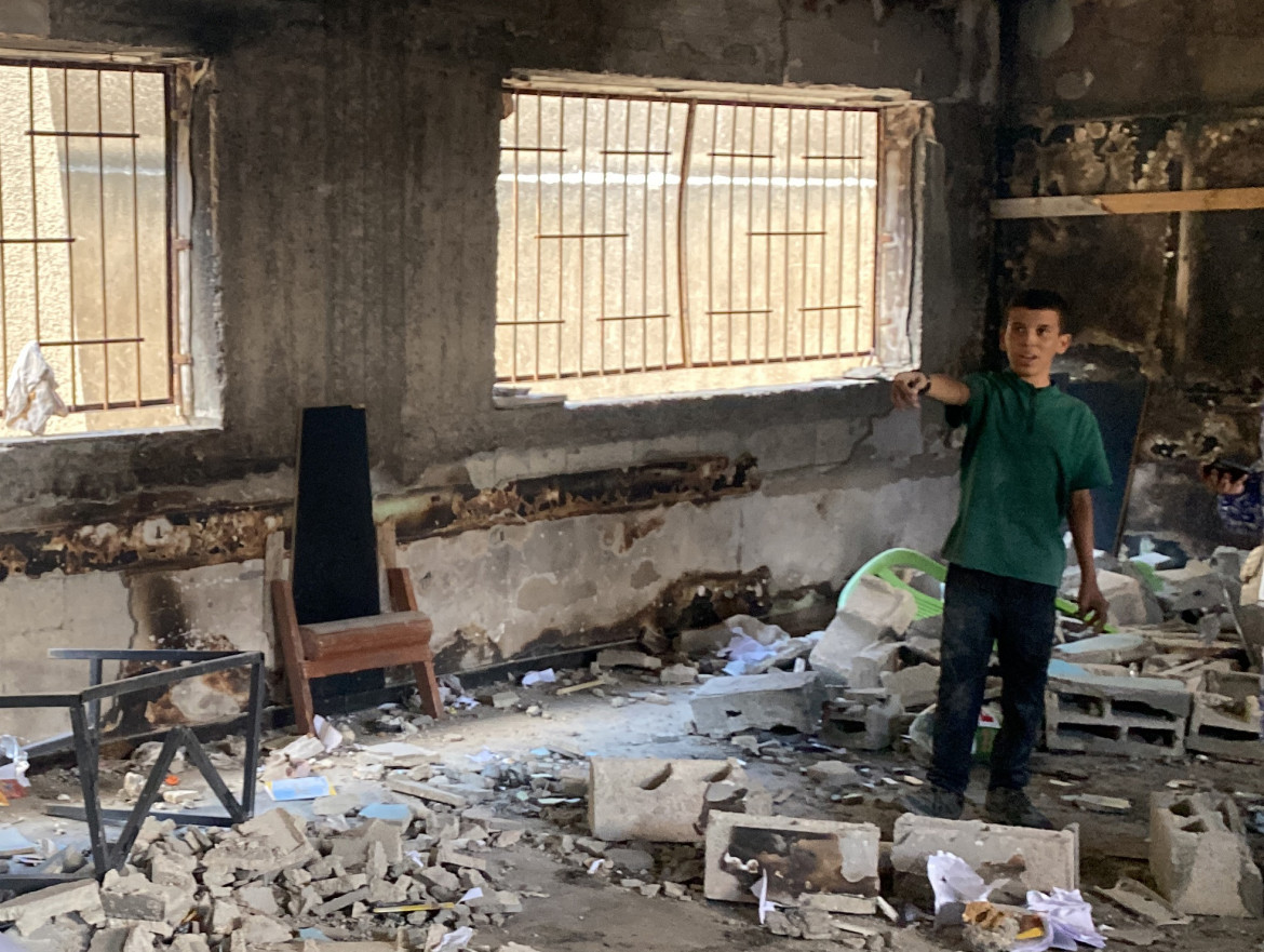 Un bambino palestinese tra le macerie della scuola Ibn al-Haitham a Shujaya Zuma Press/Khaled Daoud