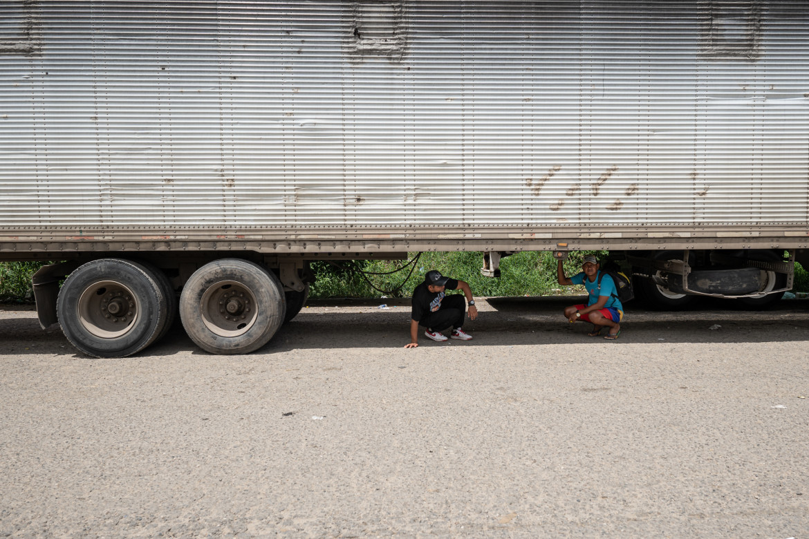 Un migrante alla frontiera con l'Honduras, foto Simona Carmino