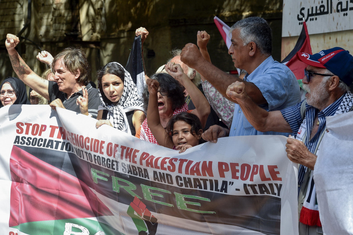 Beirut, manifestazione nell’anniversario del massacro di Sabra e Shatila