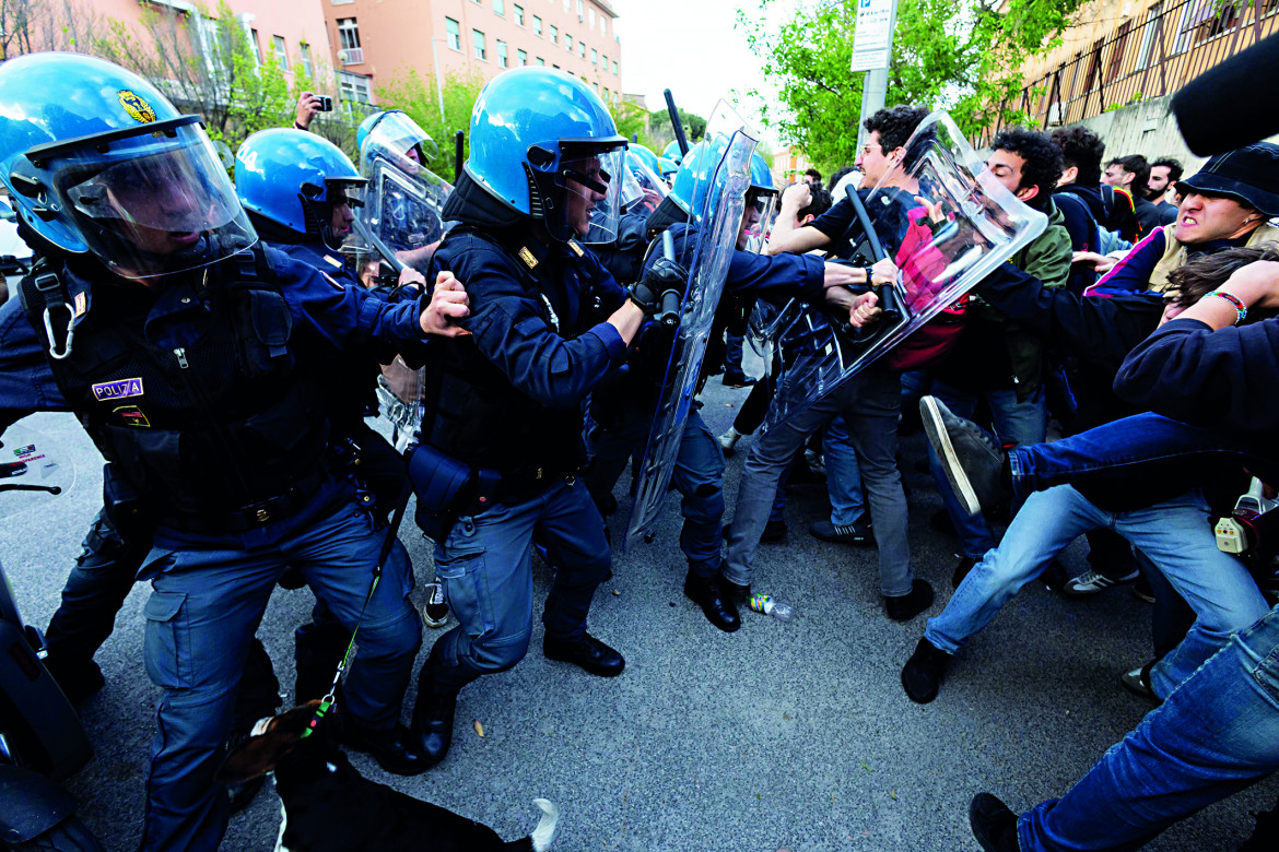 Roma, cariche della polizia alla manifestazione pro Palestina foto di Massimo Percossi/Ansa