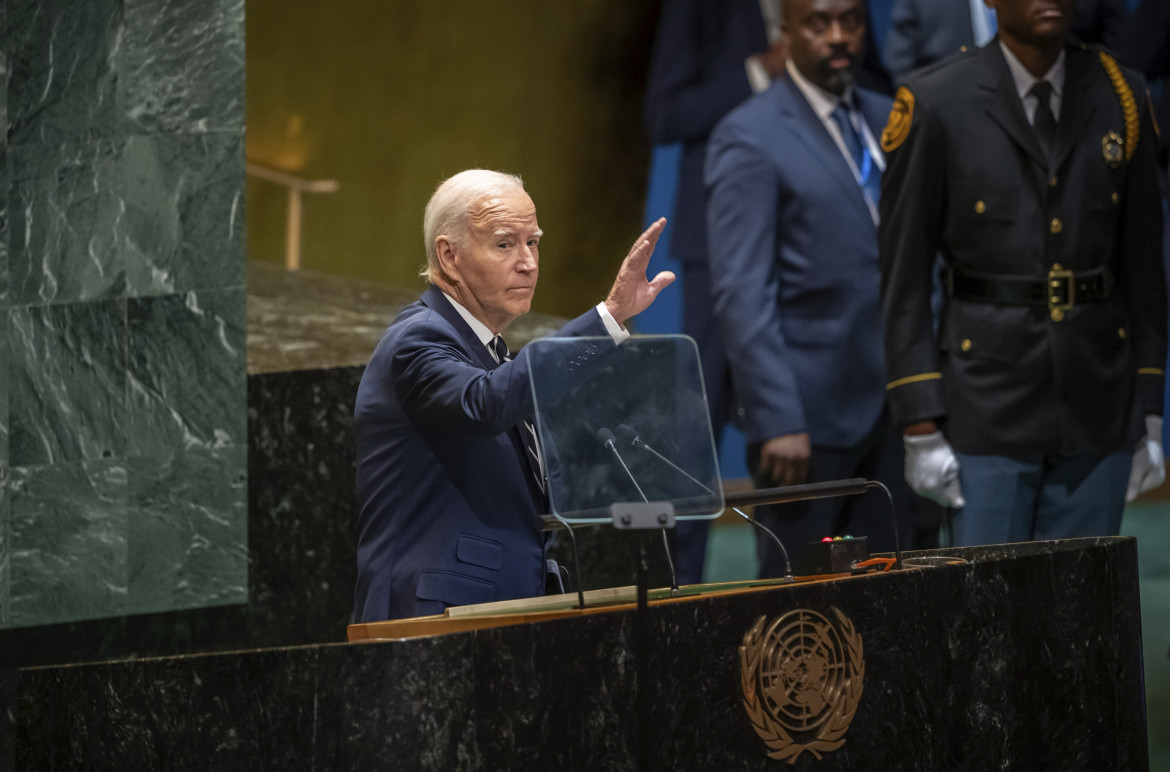 Il presidente Usa Joe Biden saluta dopo il suo ultimo discorso all’Assemblea generale dell’Onu