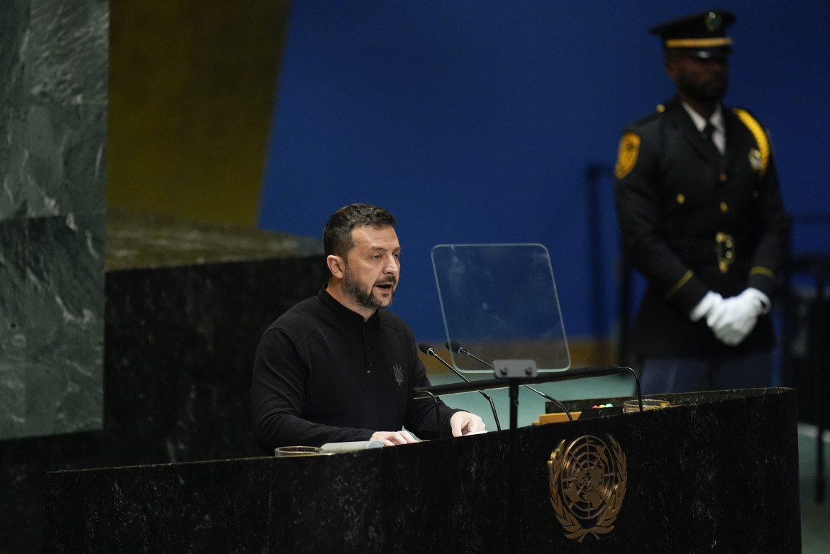 Volodymyr Zelensky durante il suo discorso alla 79ma Assemblea Generale dell’Onu a New York