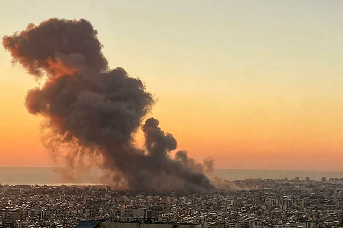 Obiettivo Nasrallah. Israele sventra sei palazzi a Beirut