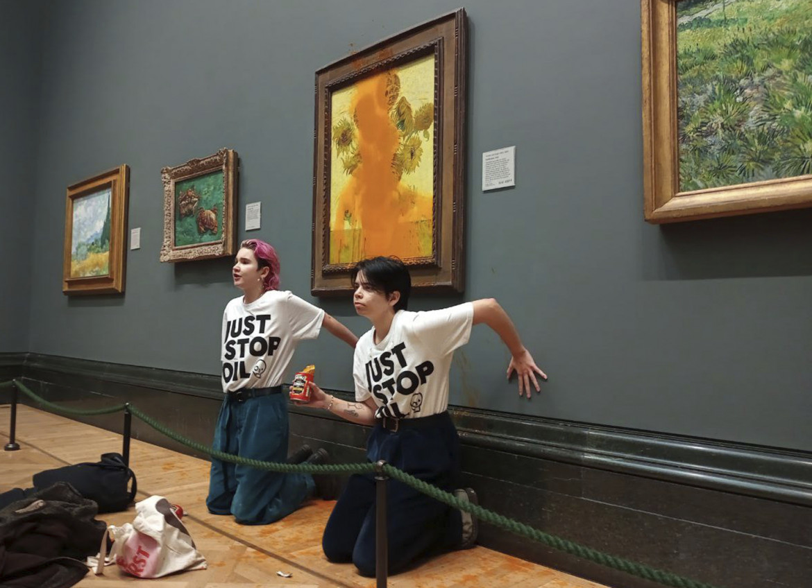 L’azione di Just Stop Oil alla National Gallery di Londra foto Ap