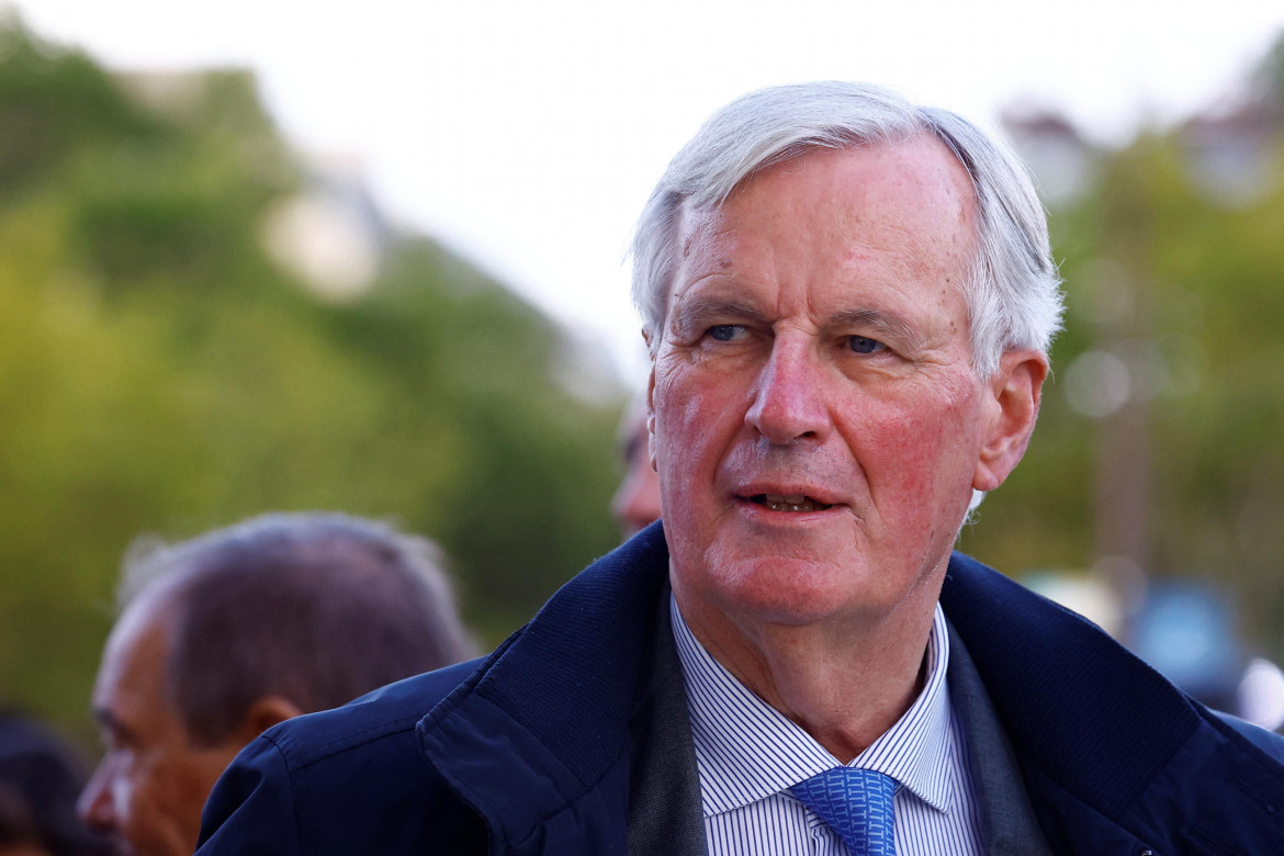 Alla fine il governo Barnier: macronista, più nero e debole