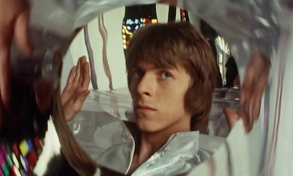 David Bowie dal video del 1969 di «Space Oddity»