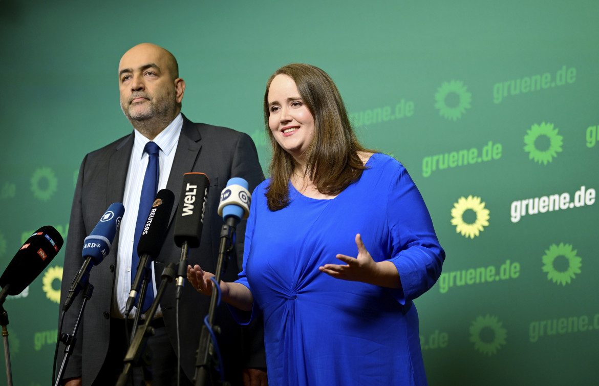 Ricarda Lang e Omid Nouripour durante la conferenza stampa a Berlino - Ap