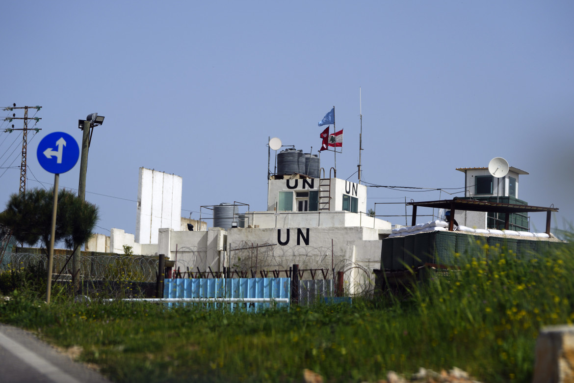 La base di Unifil nel villaggio libanese di Markaba, al confine con Israele foto Ap/Hassan Ammar