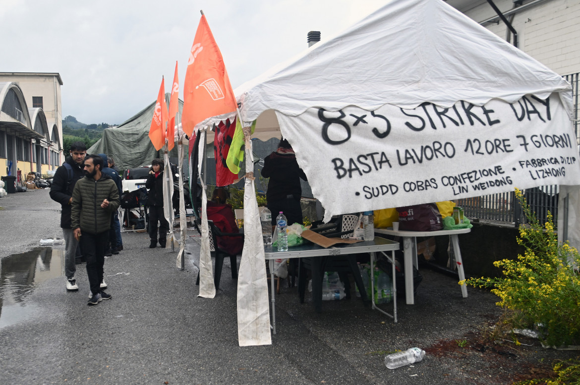 Prato, sprangate contro gli accordi nel distretto cinese