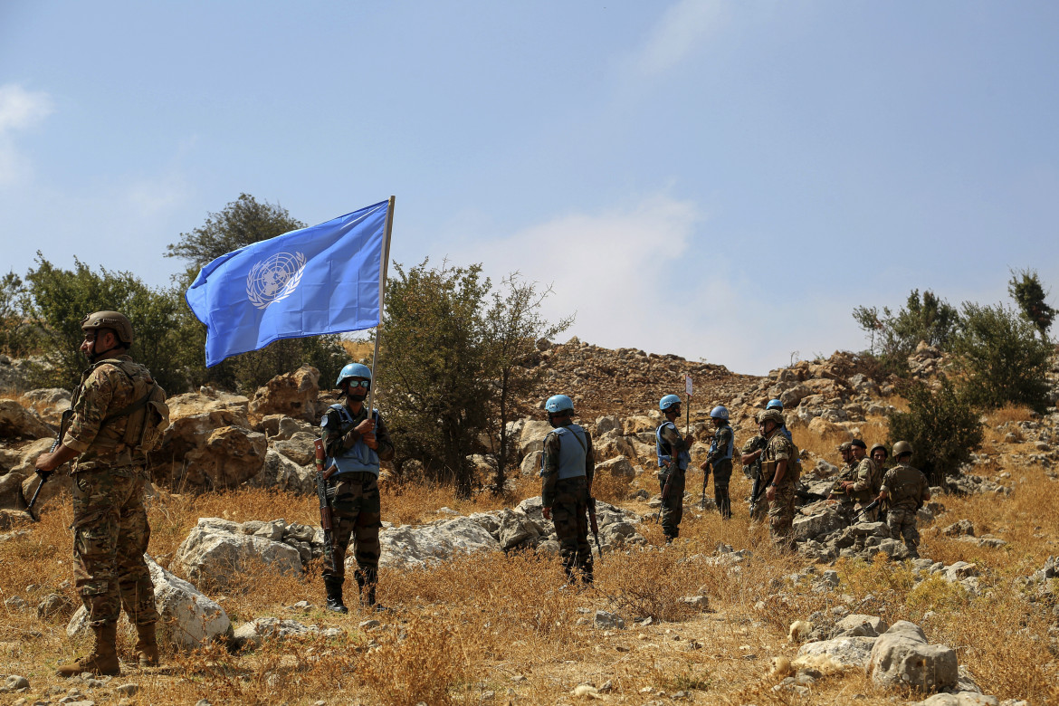 Truppe di peacekeeping dell’Unifil sul confine libano-israeliano foto di Marwan Naamani/Ap