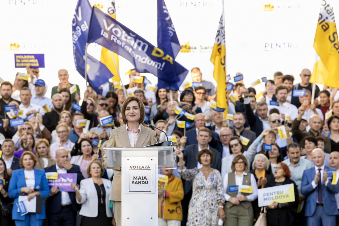 La presidente della Moldavia Maia Sandu tiene un evento in cui ha lanciato la sua campagna elettorale presidenziale foto Ansa