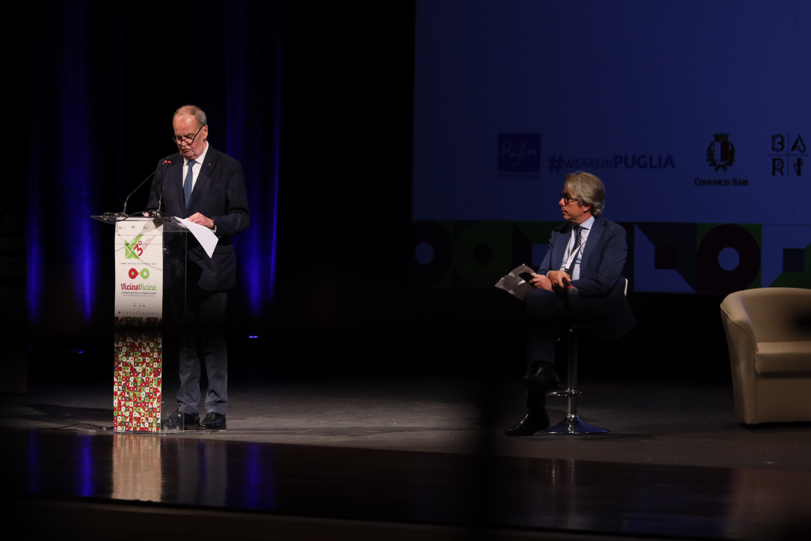 Calderoli sul palco del Festival delle Regioni a Bari