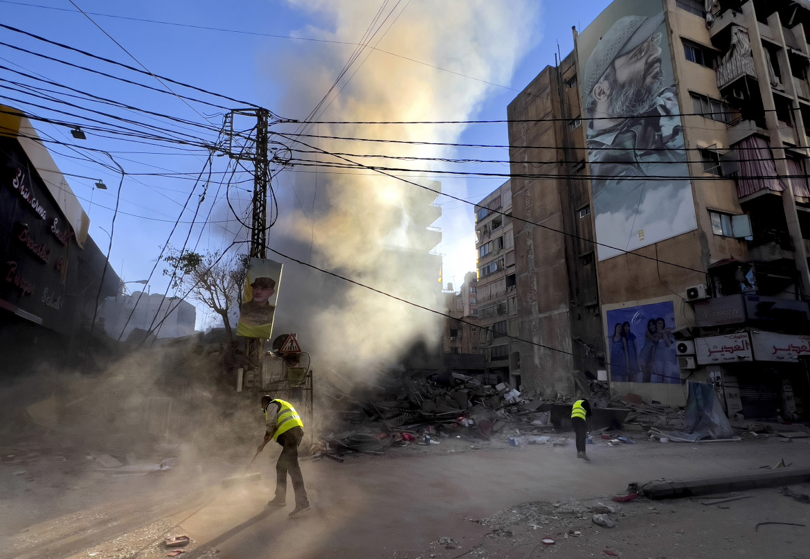 Macerie nel quartiere di Dahiyeh a Beirut in Libano dopo un attacco israeliano foto Ap