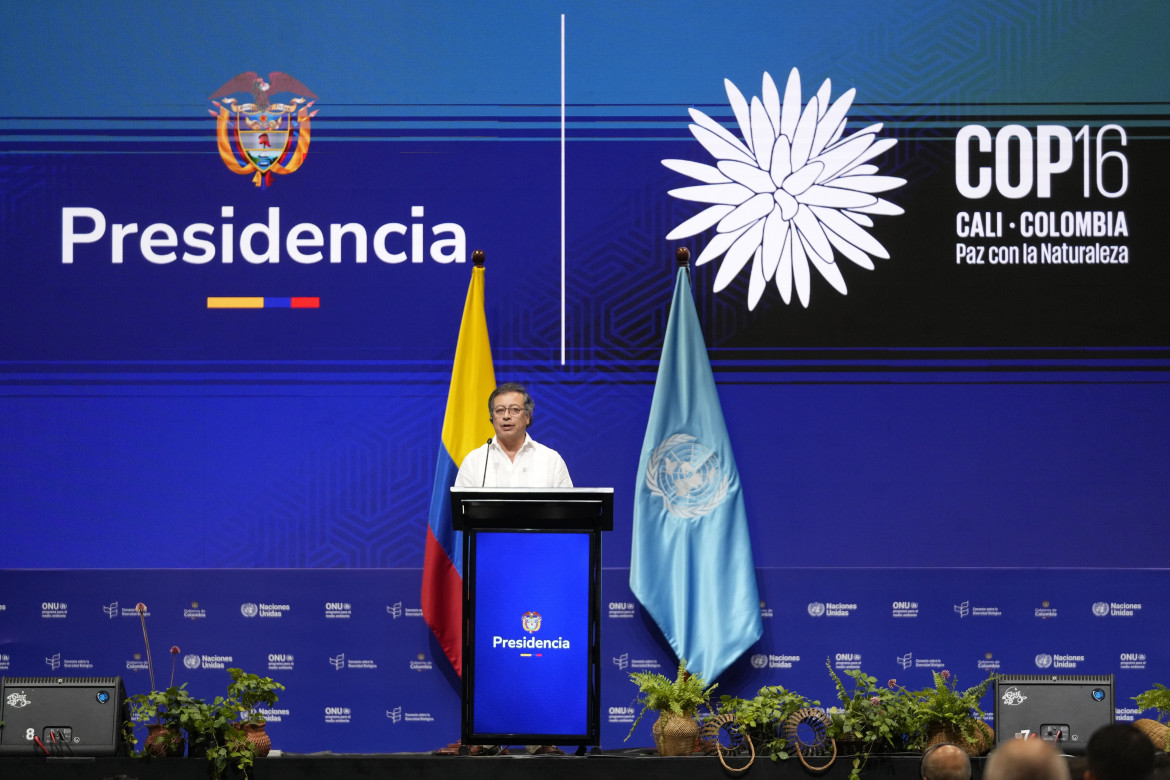 Il presidente colombiano Gustavo Petro alla COP16 sulla biodiversità, a Cali, in Colombia foto di Fernando Vergara/Ap