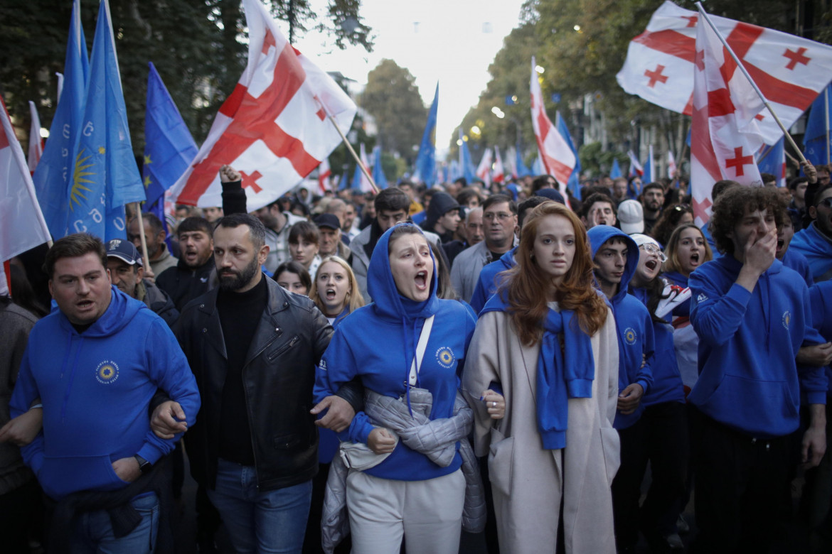 Tbilisi. Verso il comizio finale di Sogno Georgiano, il partito filo-russo al potere