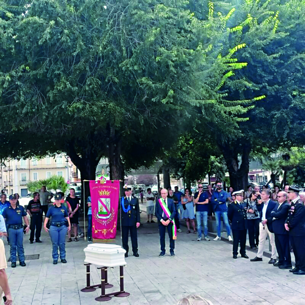 Lamezia Terme: cerimonia per Anàs Zouabi, di soli tre anni, ritrovato sulla spiaggia di Sant’Eufemia