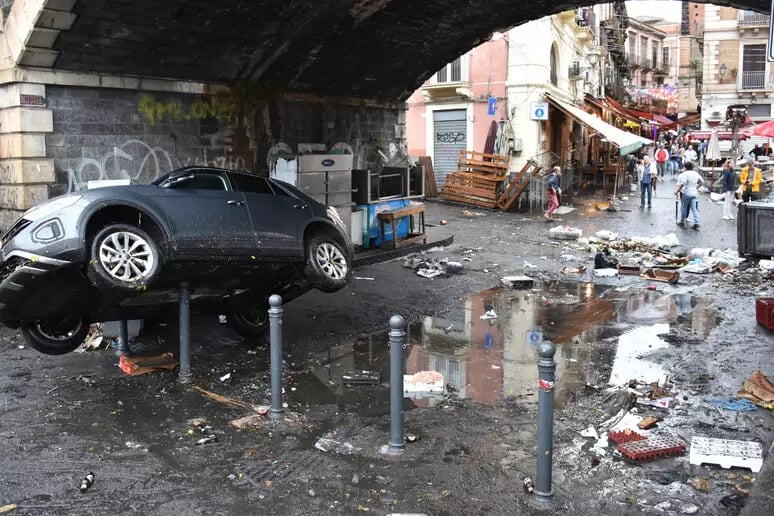 Gli effetti del maltempo agli archi della marina, a Catania