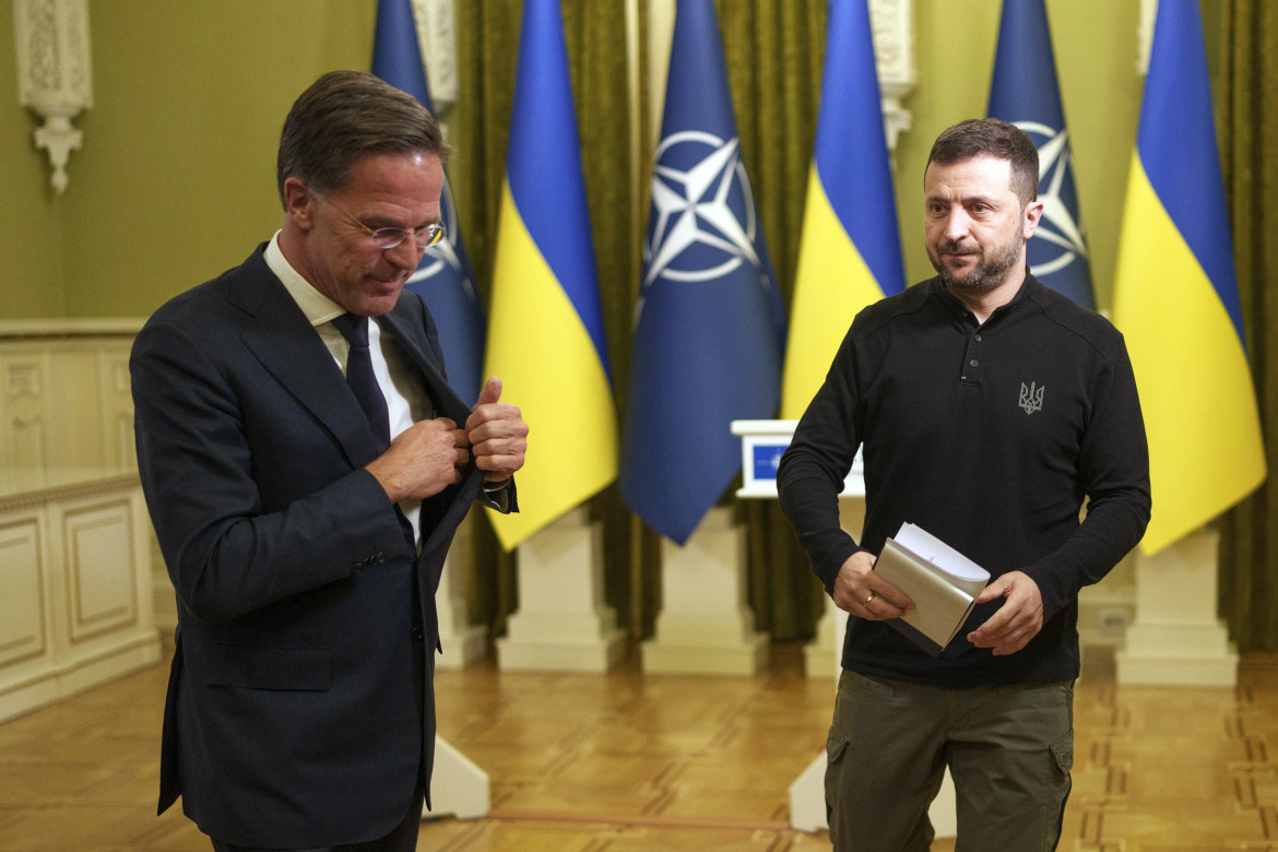 Rutte vola a Kiev e promette: ingresso dell’Ucraina nella Nato «più vicino che mai»