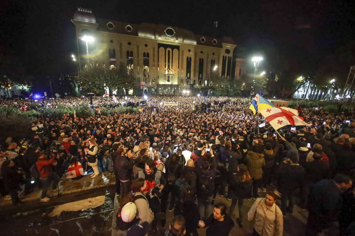 Il centro di Tbilisi ieri sera