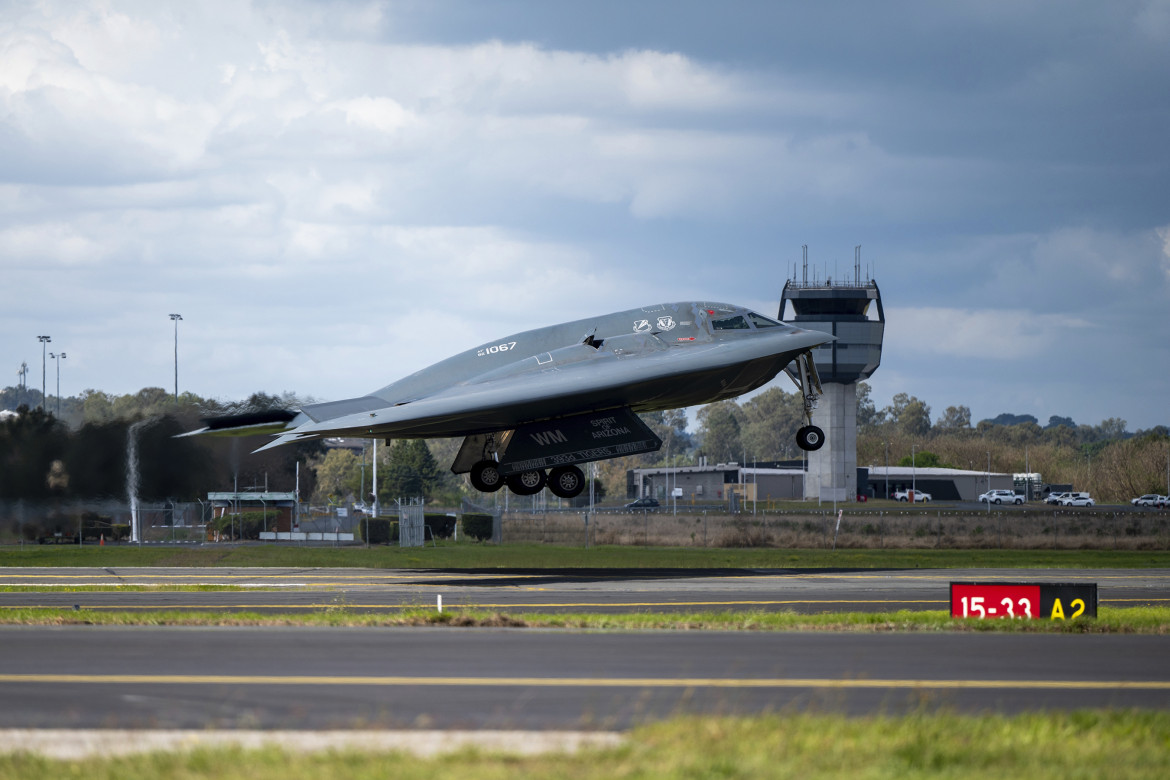 Il bombardiere B2-Stealth ((Staff Sgt. Whitney Erhart/U.S. Air National Guard via AP)