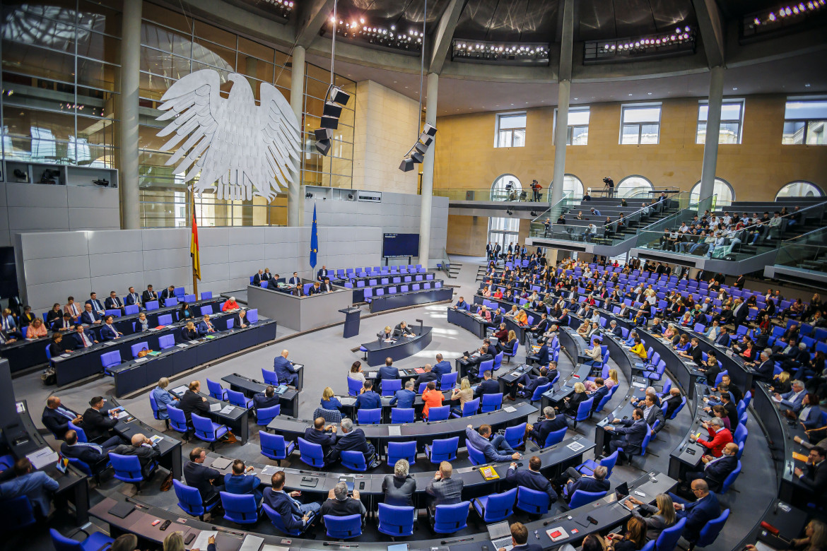 Stretta sui migranti, ok del Bundestag