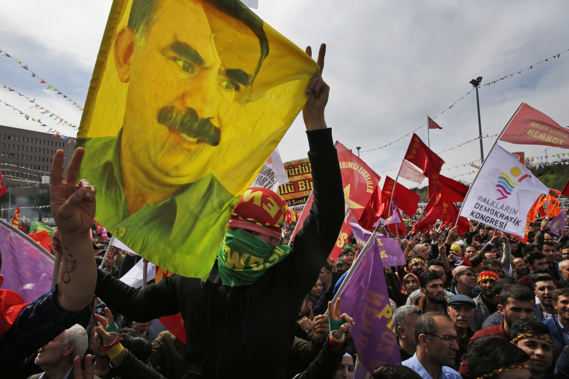 Il volto di Ocalan durante il Newroz di Istanbul nel 2018