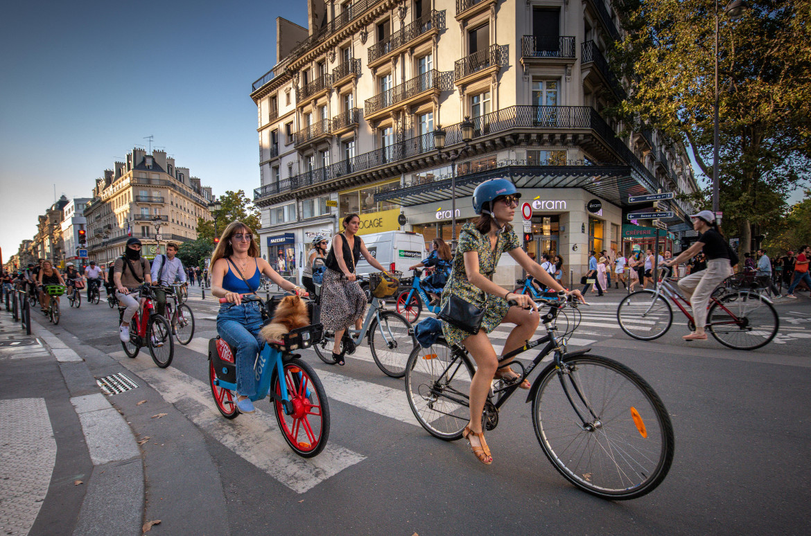 La rivoluzione francese viaggia a pedali, la bici sorpassa l’auto