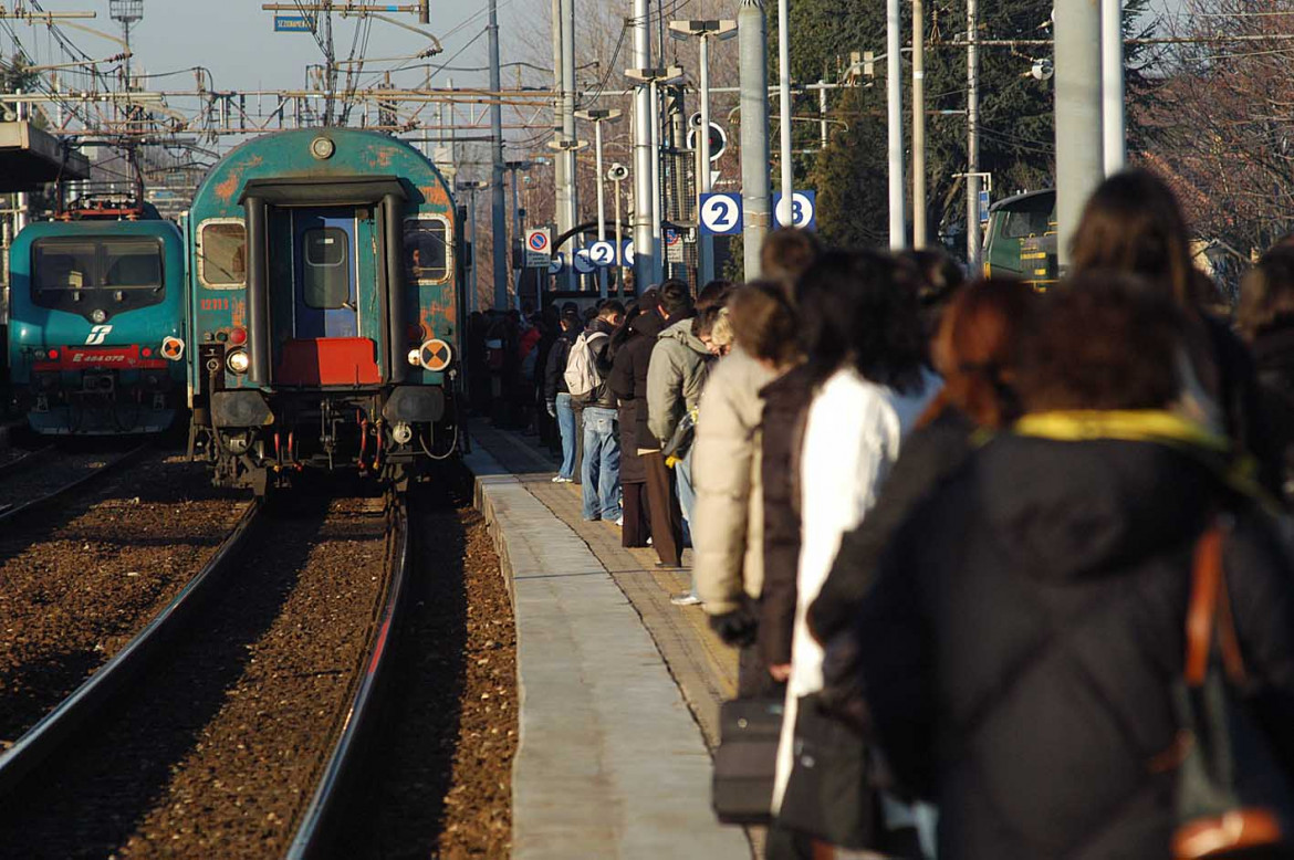 Sud, treni inchiodati al binario unico