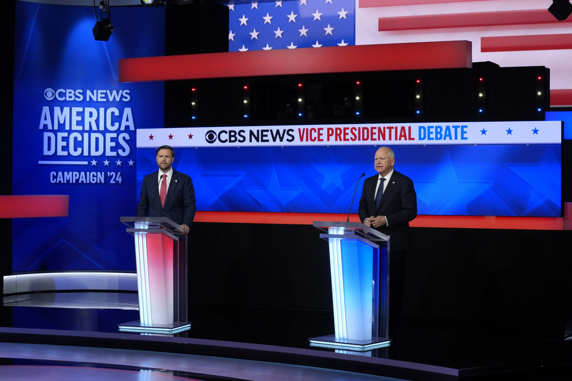 JD Vance e Tim Walz durante il dibattito tra candidati vice alla CBS News - AP