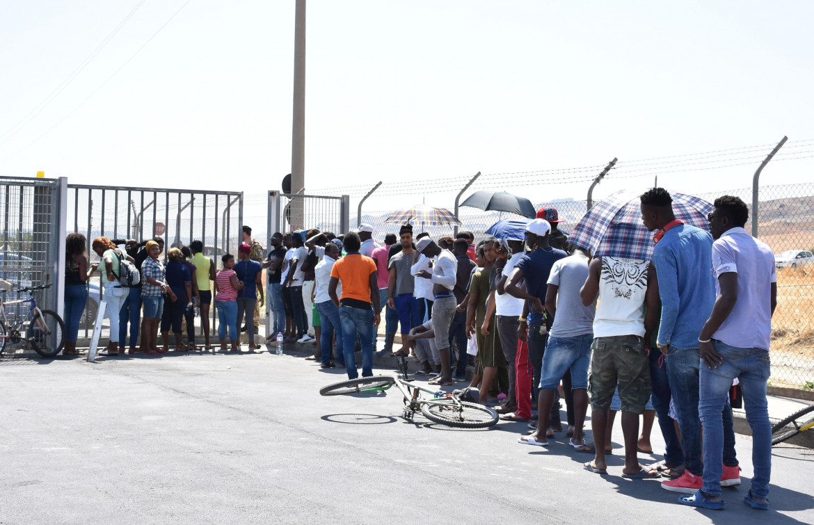 Il Centro di Accoglienza per Richiedenti Asilo (CARA) di Mineo vicino Catania, in Sicilia foto Ansa