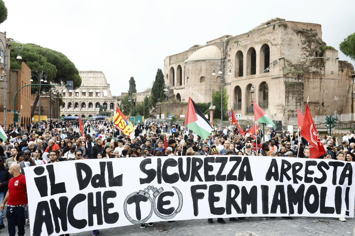 Manifestazione contro il Decreto Sicurezza a Roma foto LaPresse