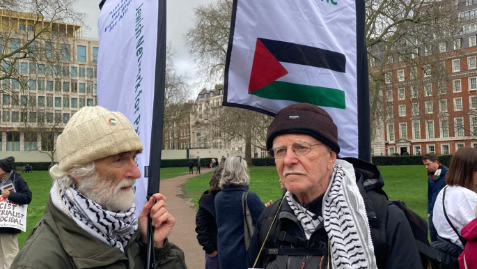 Haim Bresheeth durante una manifestazione pro Palestina