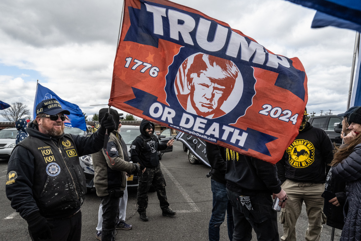 Proud boys sostenitori di Donald Trump a Bedminster, New Jersey - GettyImages