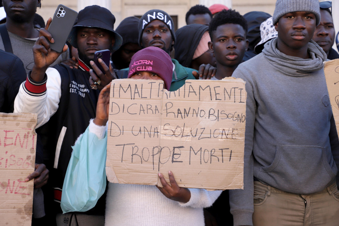 Bari, la protesta nel Cara