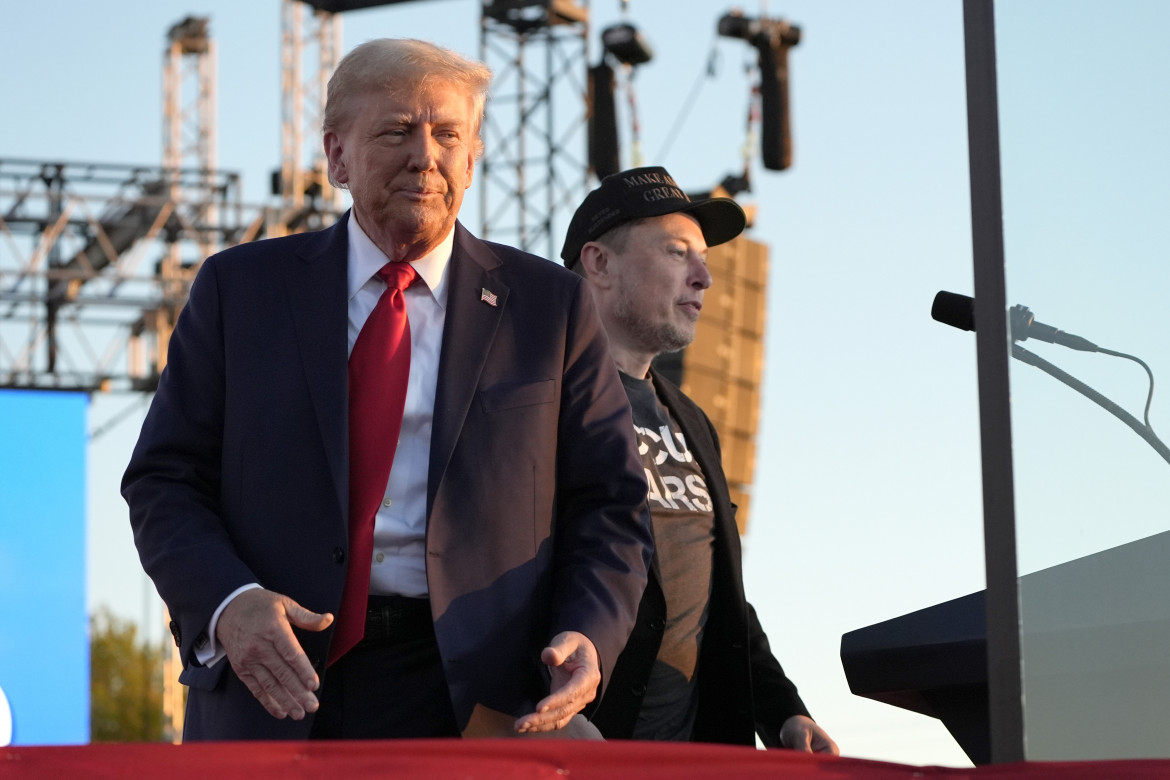 Donald Trump e Elon Musk ad un comizio al Butler Farm Show in Pennsylvania foto di Alex Brandon/Ap