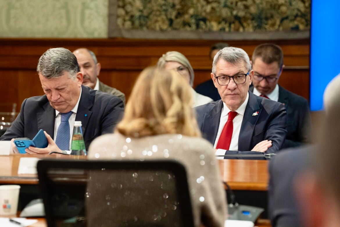 Giorgia Meloni e Maurizio Landini all'incontro a Palazzo Chigi tra governo e sindacati