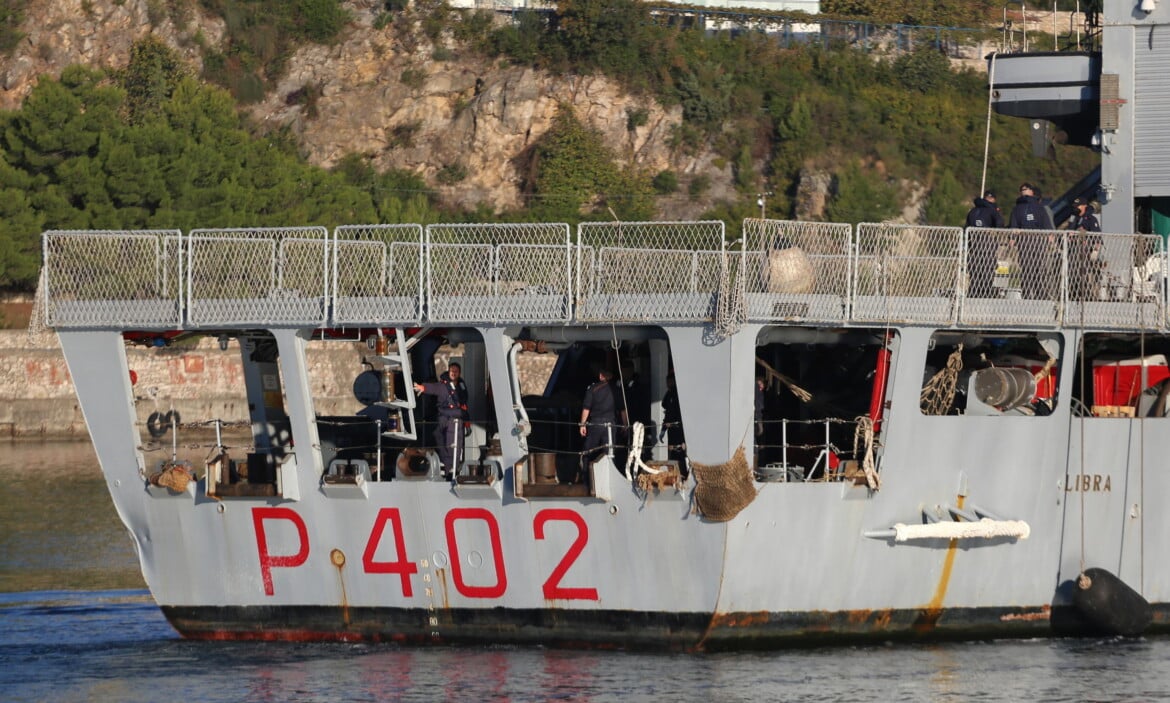 La nave Libra a Shengjin - foto Ansa