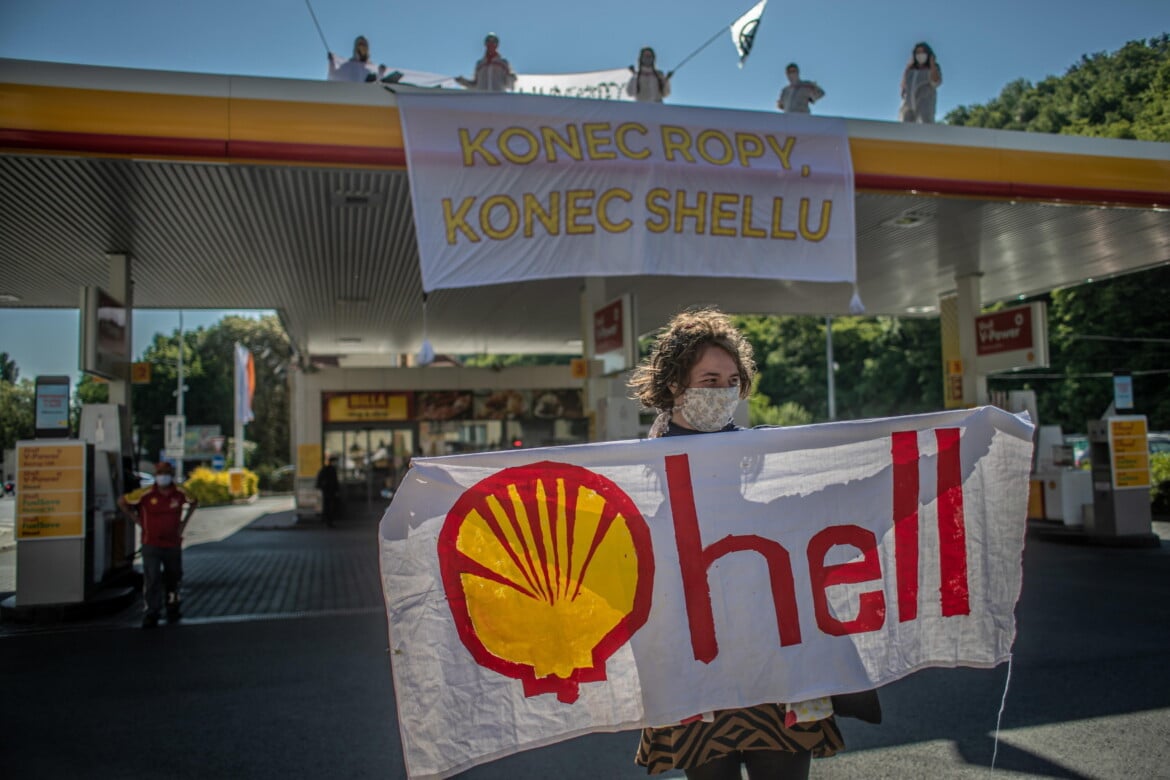 Attivisti contro la Shell