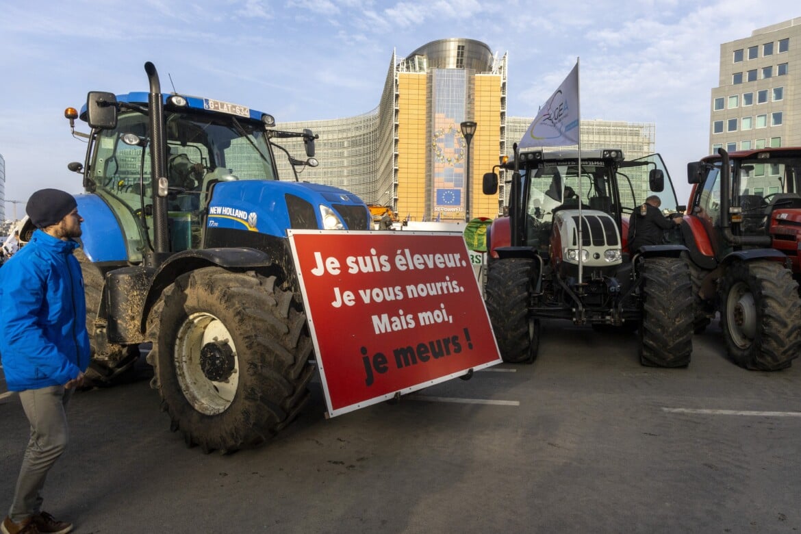 No al Mercosur, a Bruxelles torna la protesta dei trattori