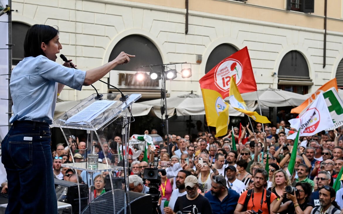 La segretaria del Partito Democratico, Elly Schlein, alla manifestazione contro le riforme del premierato e dell'autonomia a Roma foto Riccardo Antimiani/Ansa