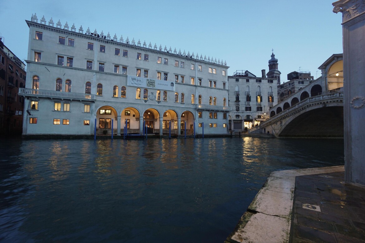 Venezia cartoline: il Fondaco dei Tedeschi sul Canal Grande. ANSA/ANDREA MEROLA