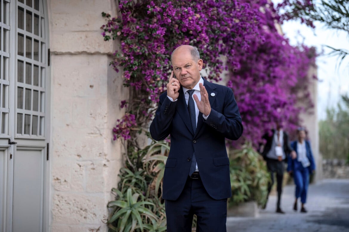 Olaf Scholz al G7 di Bari lo scorso giugno foto Ap/Michael Kappeler