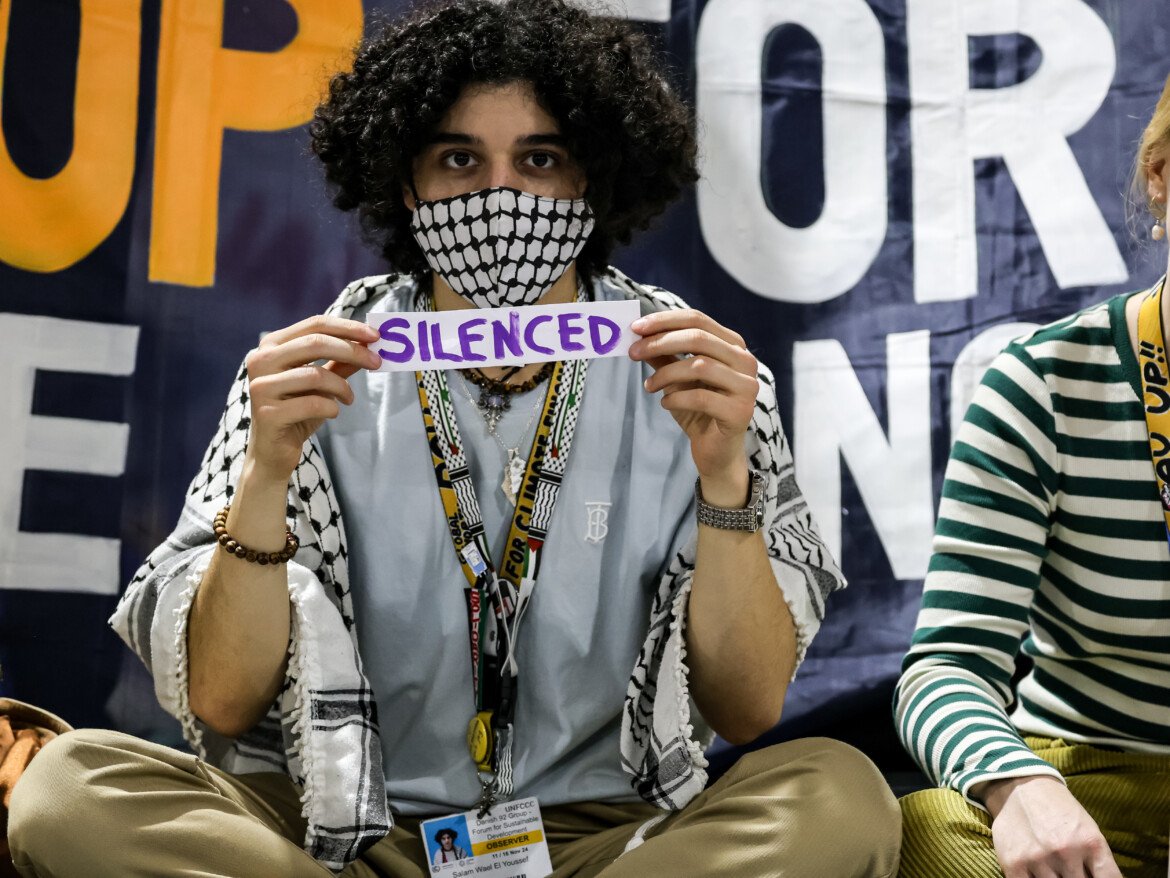 Una protesta alla Cop29 di Baku