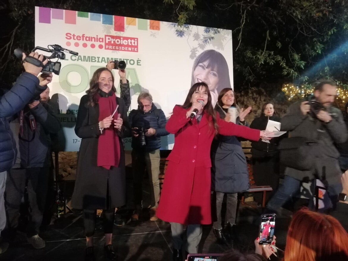 Il comizio finale di Stefania Proietti a Perugia- foto Ansa