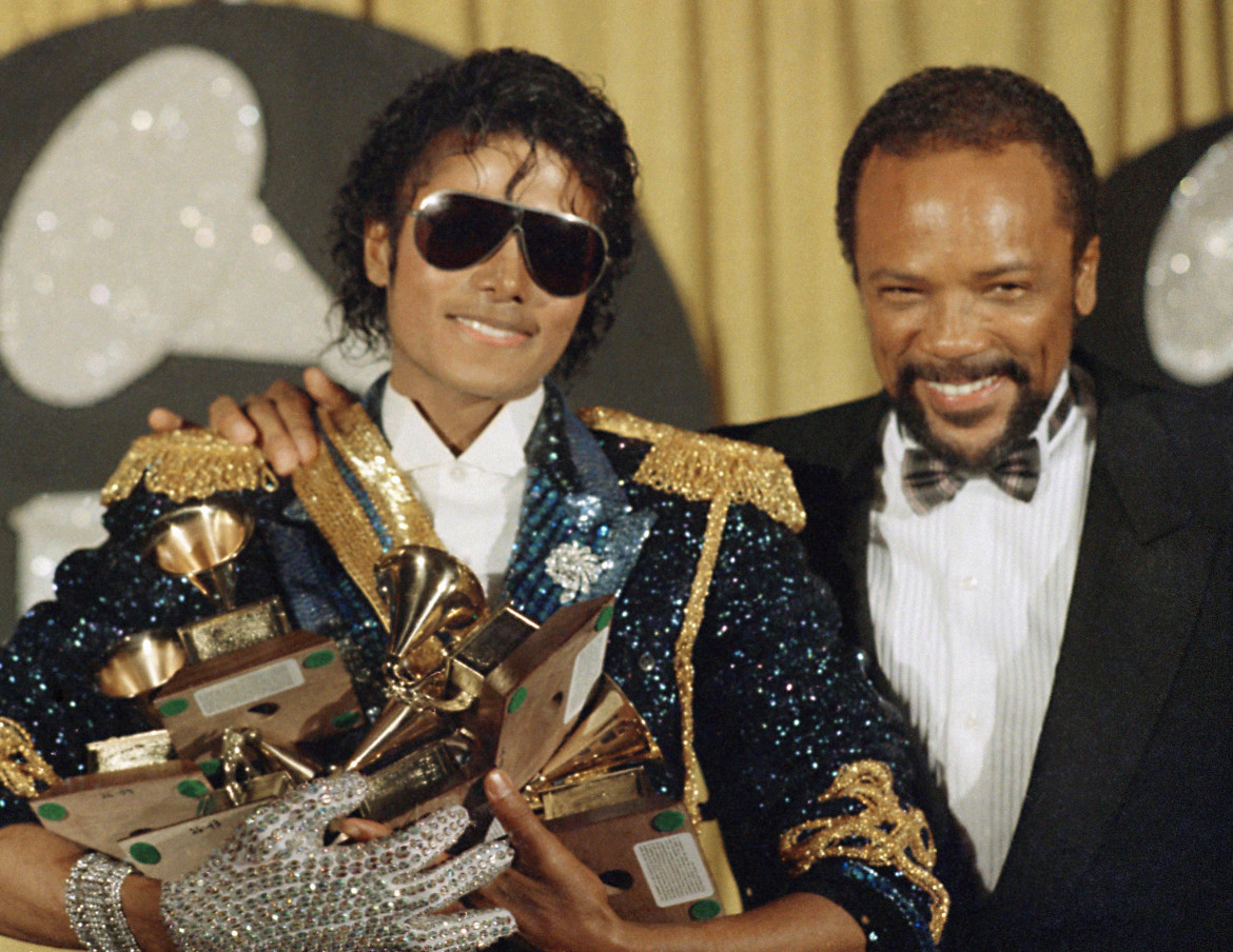 Quincy Jones con Michael Jackson alla cerimonia dei Grammy, 1984