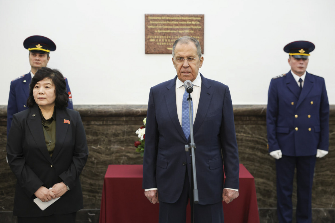 Sergey Lavrov e Choe Son Hui - Ap