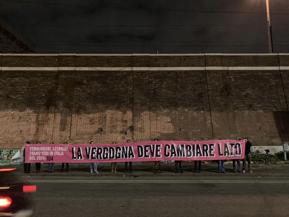 Un'azione della Casa delle donne Lucha Y Siesta di Roma foto da facebook Lucha Y Siesta