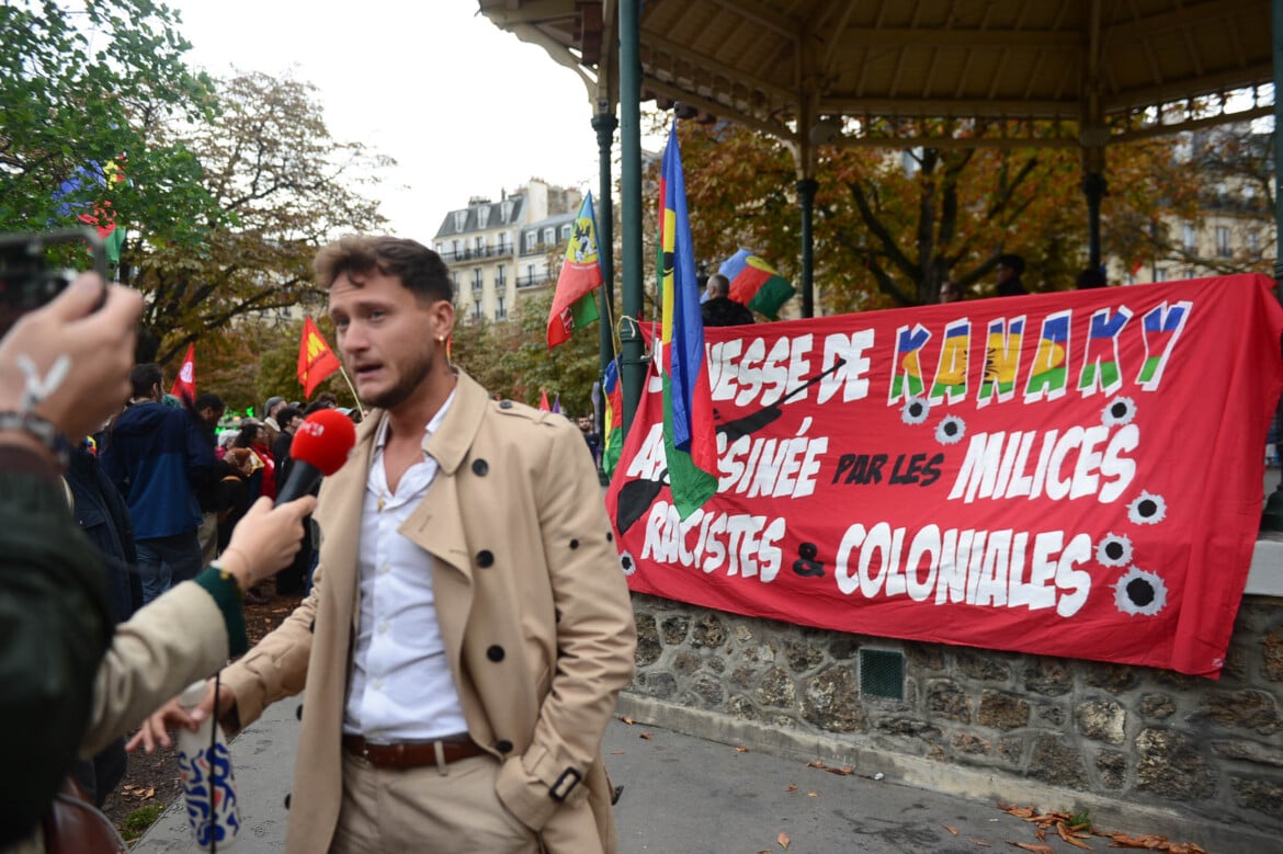 Raphael Arnault, parlamentare NFP LFI a Place de la Nation a Parigi foto Karim Ait Adjedjou/Ansa